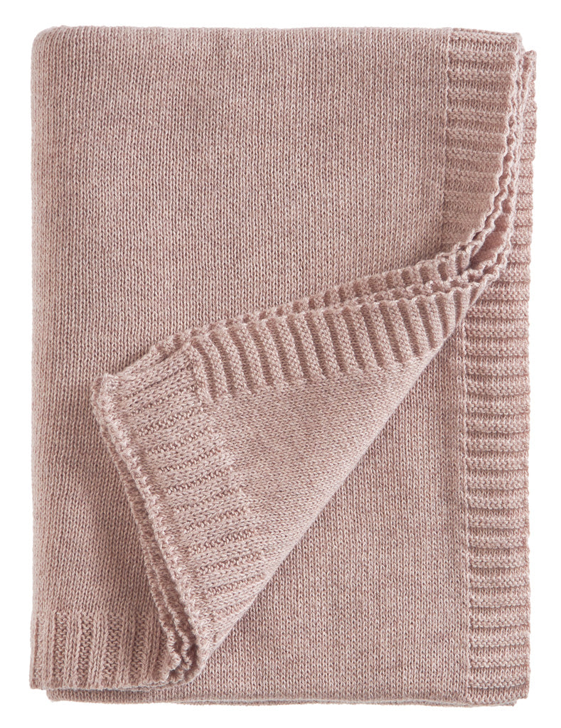Babydecke Emma aus Baumwolle und Kaschmir, glatt gestrickt mit Rippenbündchen, Farbe Dunkelpuder