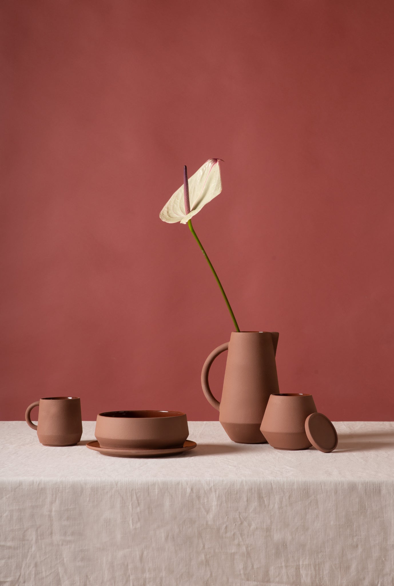 Unison Geschirr aus Keramik von Schneid Studio in der Farbe Zimt