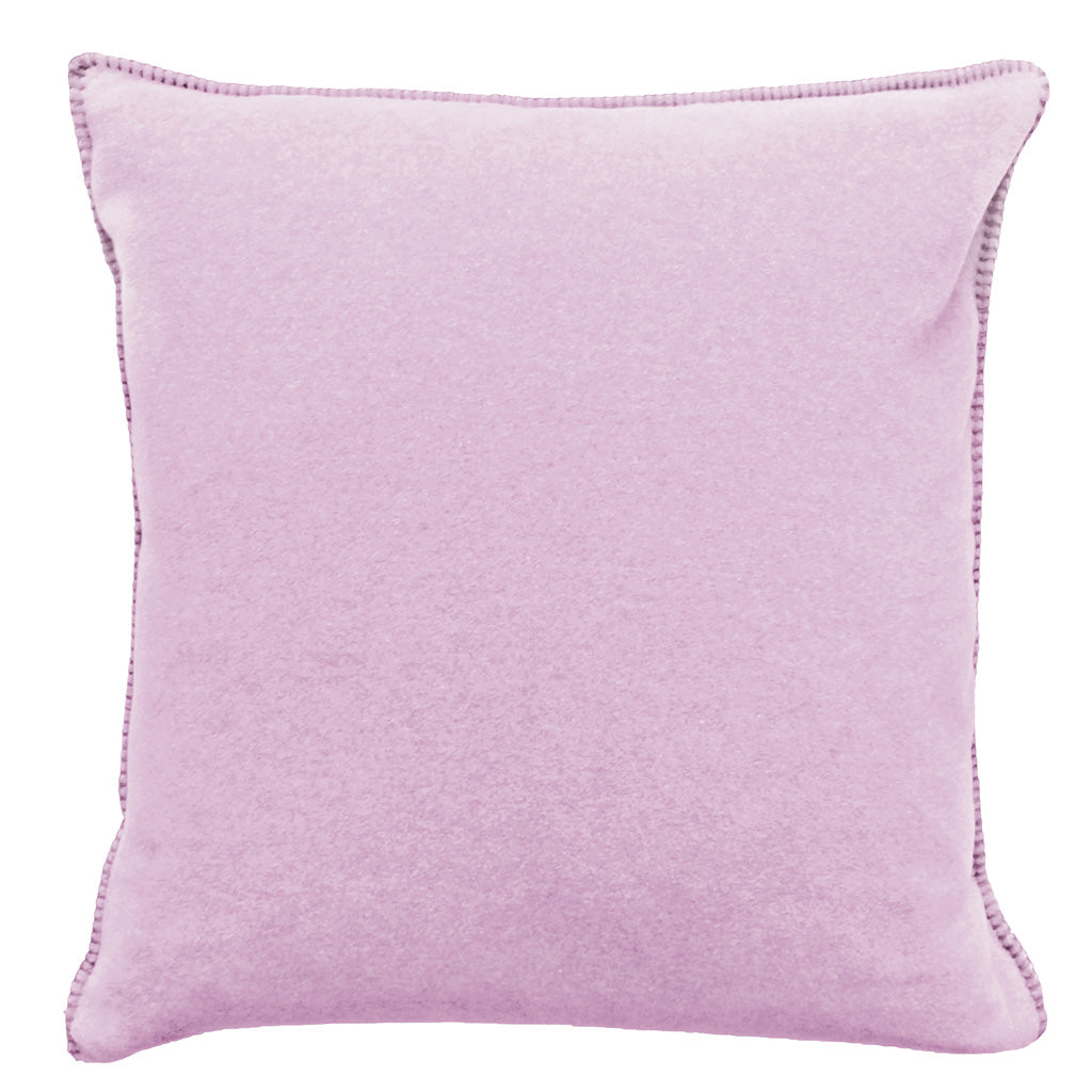 Fleece Kissen Tony L quadratisch von Eagle Plaids in der Farbe Flieder