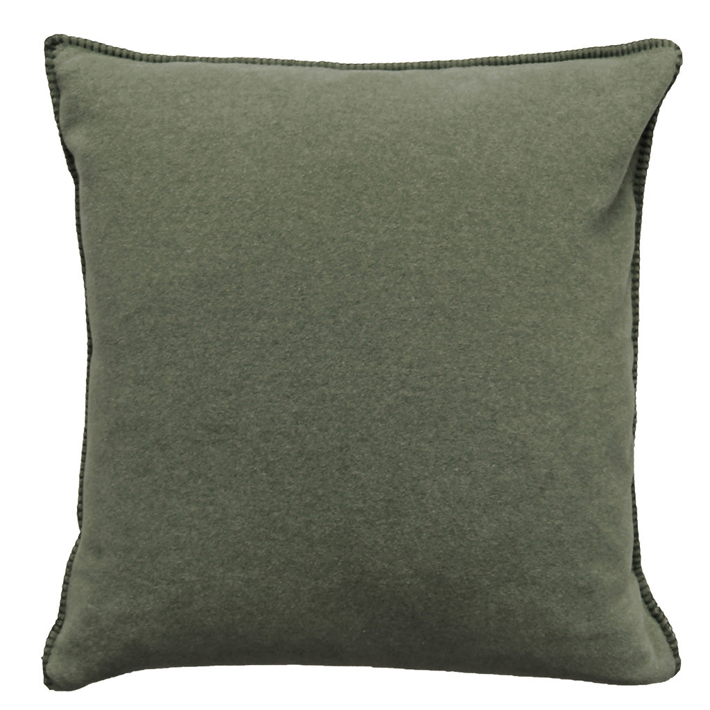 Fleece Kissen Tony L quadratisch von Eagle Plaids in der Farbe Agave