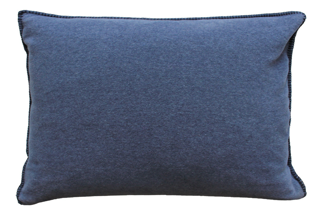 Fleece Kissen Tony rechteckig von Eagle Plaids in der Farbe Denim