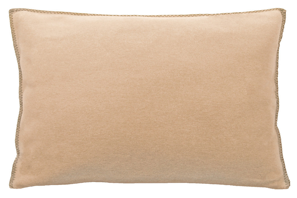 Fleece Kissen Tony rechteckig von Eagle Plaids in der Farbe Camel