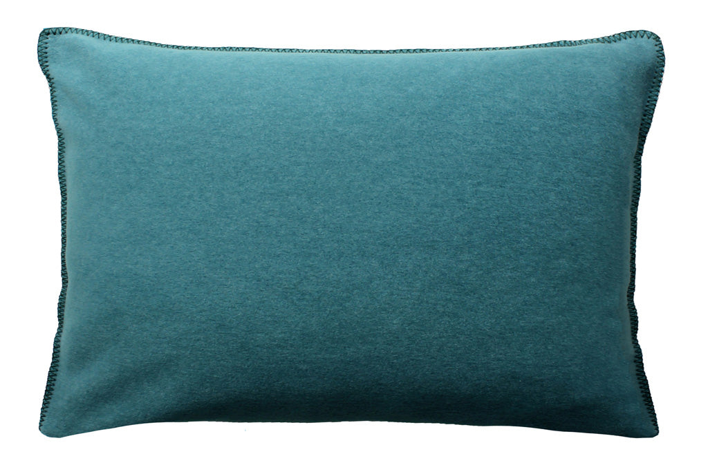 Fleece Kissen Tony rechteckig von Eagle Plaids in der Farbe Petrol