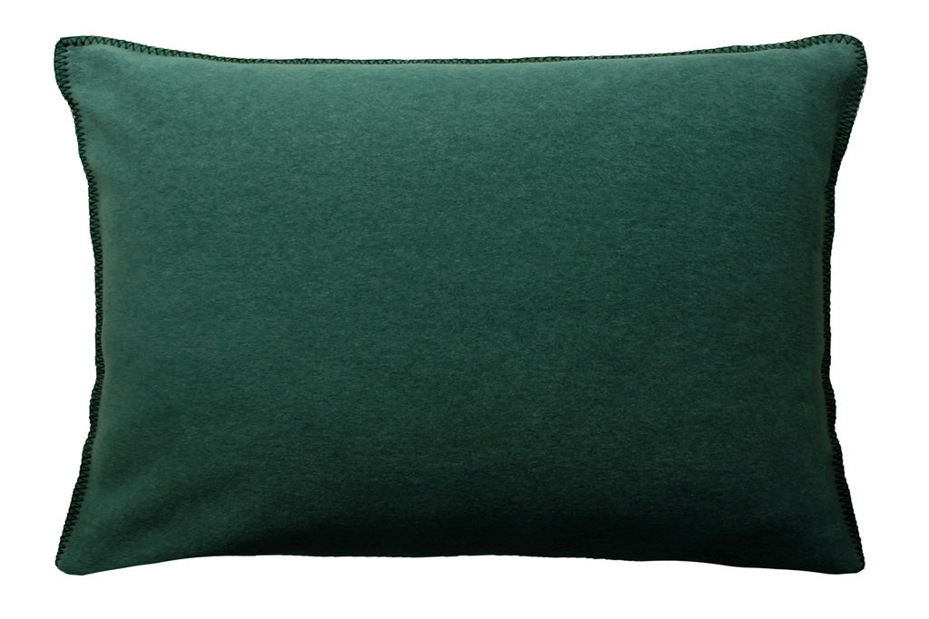 Fleece Kissen Tony rechteckig von Eagle Plaids in der Farbe Blackforest