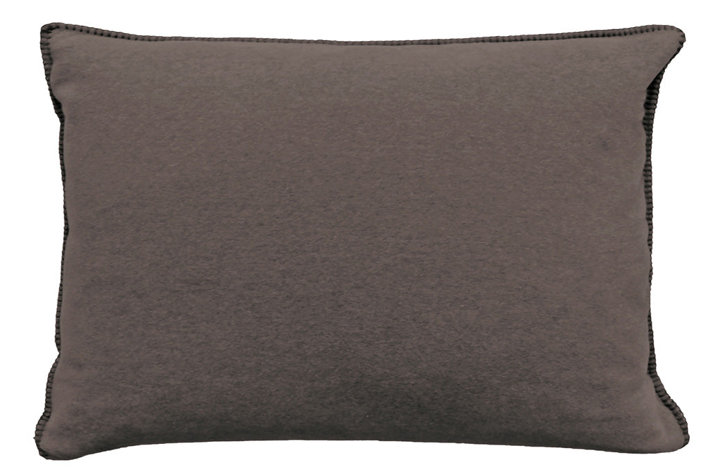 Fleece Kissen Tony rechteckig von Eagle Plaids in der Farbe Walnut