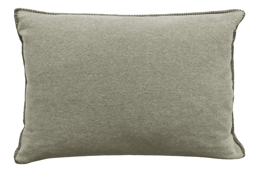 Fleece Kissen Tony rechteckig von Eagle Plaids in der Farbe Khaki