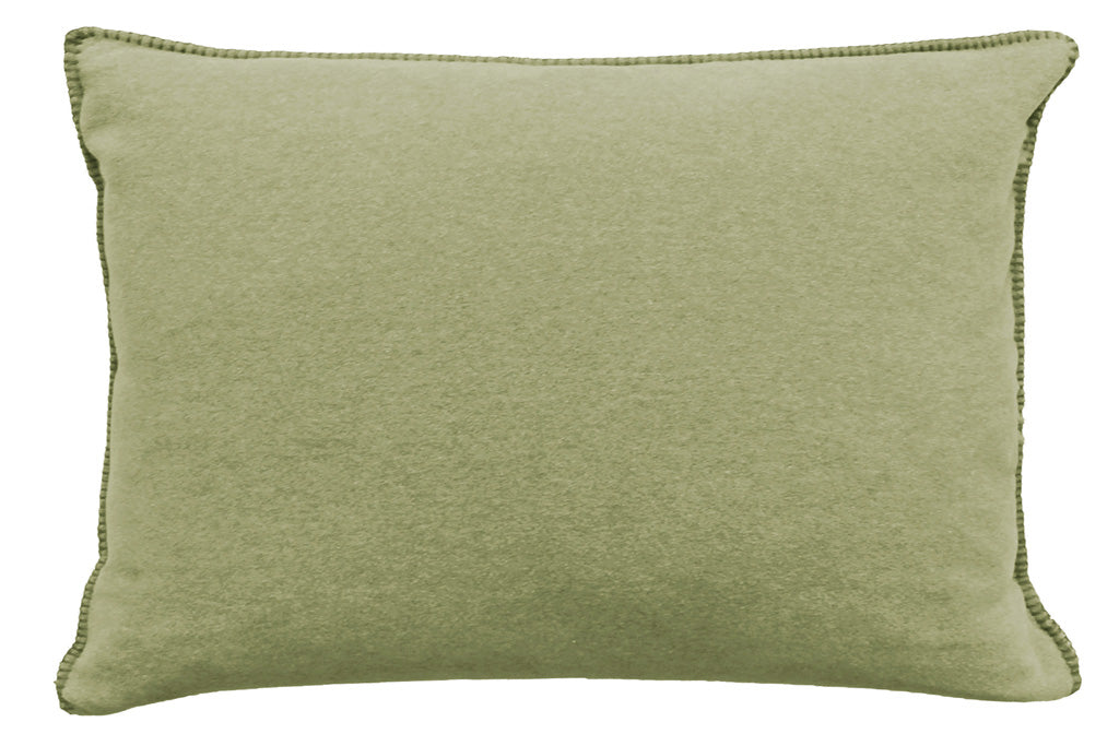 Fleece Kissen Tony rechteckig von Eagle Plaids in der Farbe Avocado