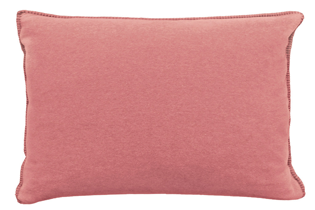 Fleece Kissen Tony rechteckig von Eagle Plaids in der Farbe Peach