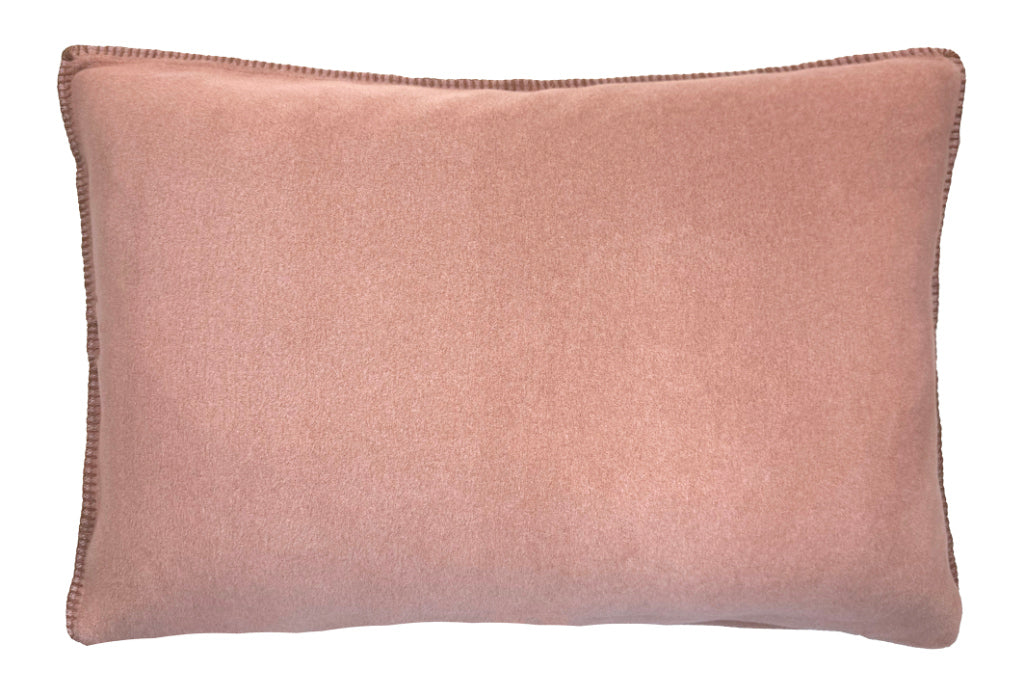 Fleece Kissen Tony rechteckig von Eagle Plaids in der Farbe Rosweood