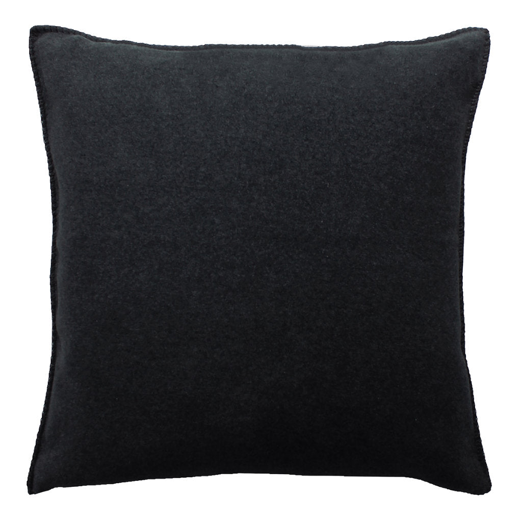 Fleece Kissen Tony quadratisch S von Eagle Plaids in der Farbe Schwarz