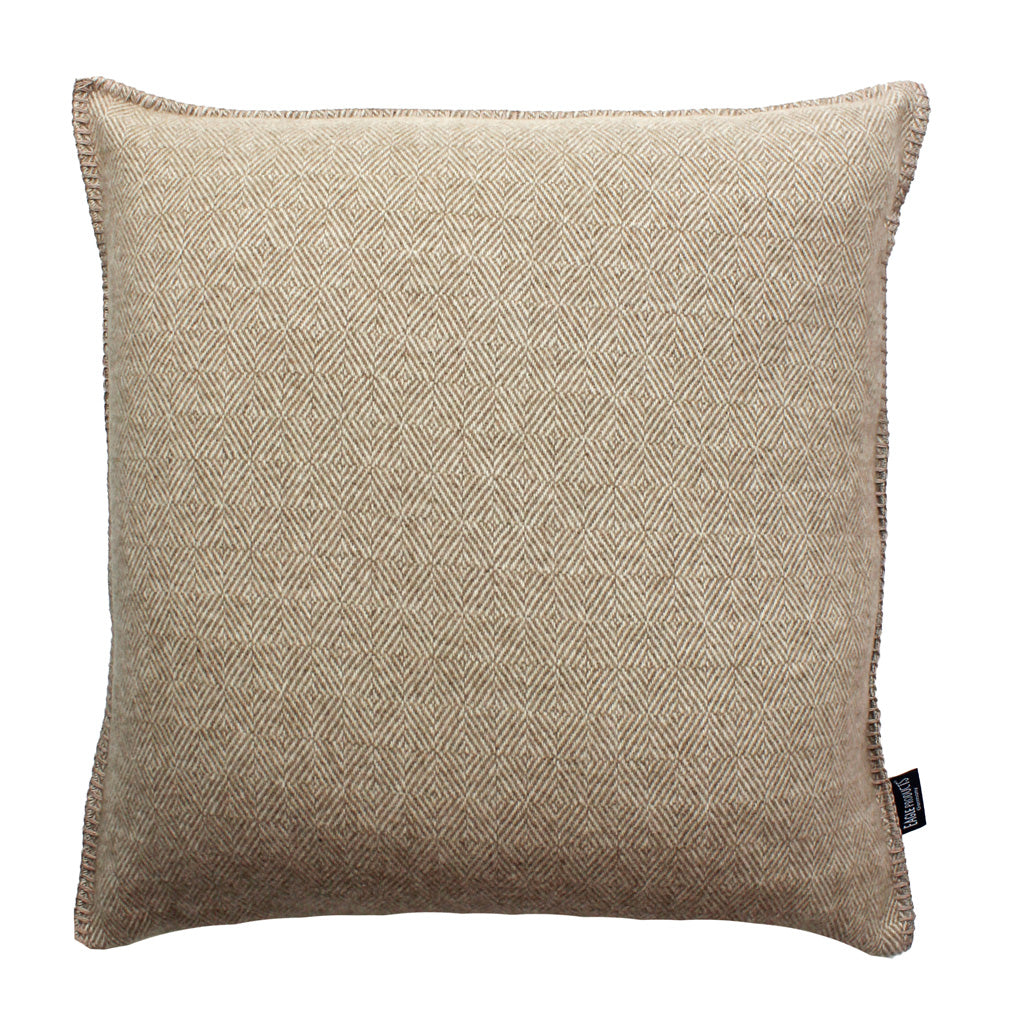 Kissenbezug Aberdeen von Eagle Products aus reiner Merino Schurwolle in Diamantwebung und Kammstich an den Außenkanten, Farbe Dunkelnatural