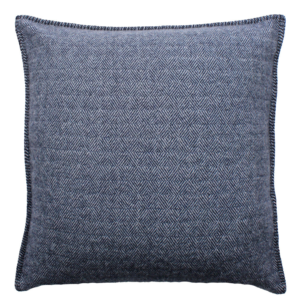 Kissenbezug Aberdeen von Eagle Products aus reiner Merino Schurwolle in Diamantwebung und Kammstich an den Außenkanten, Farbe Marine