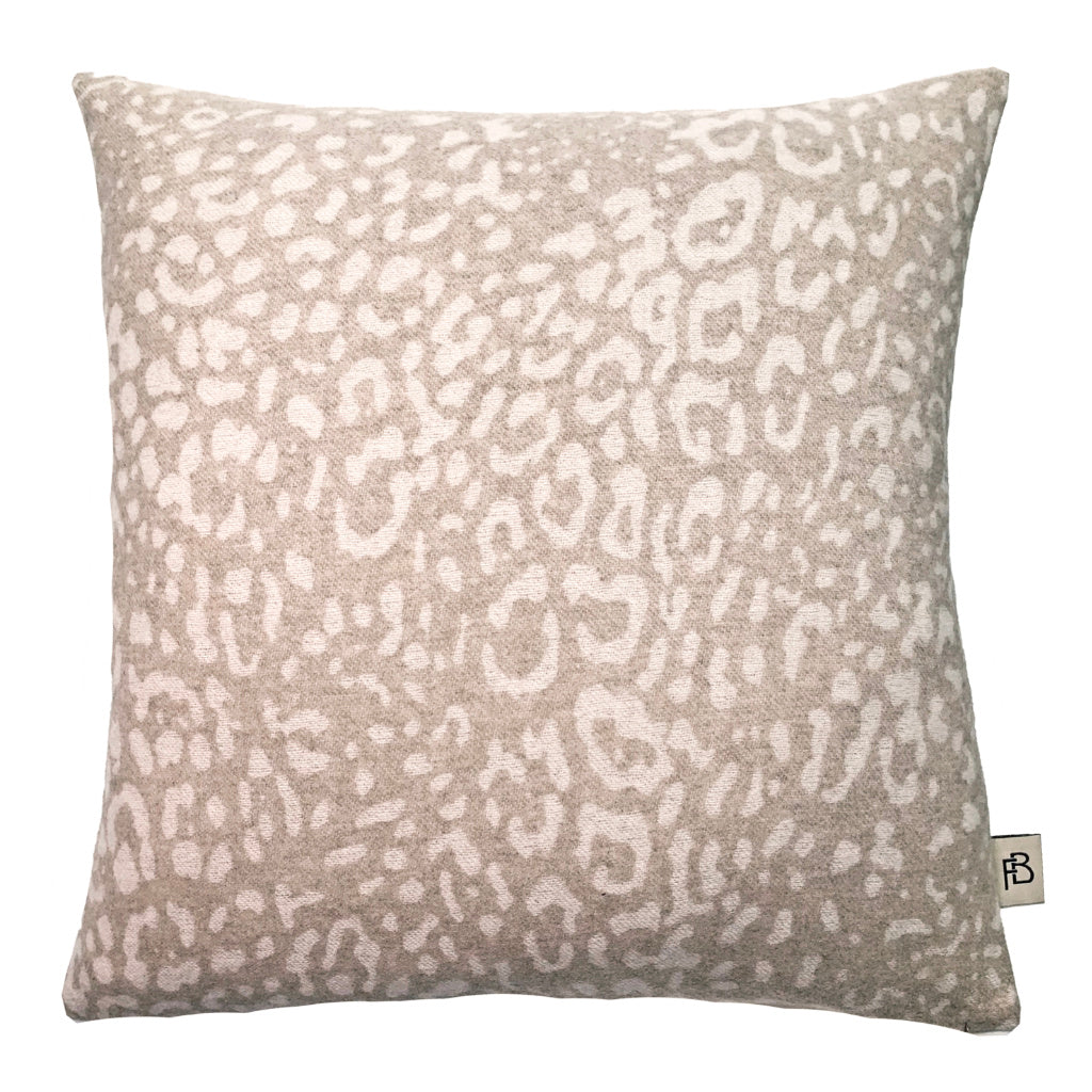 Kissenbezug mit Leoprint aus Kaschmir und Merinowolle – Eagle Products Sahara Plaid Grösse L in den Farben Natur und Ecru