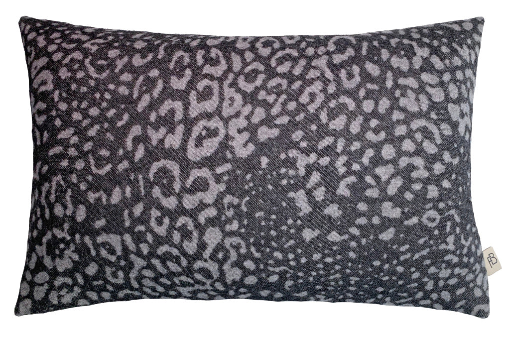 Kissenbezug mit Leoprint aus Kaschmir und Merinowolle – Eagle Products Sahara Plaid Grösse M in den Farben Schwarz und Grau