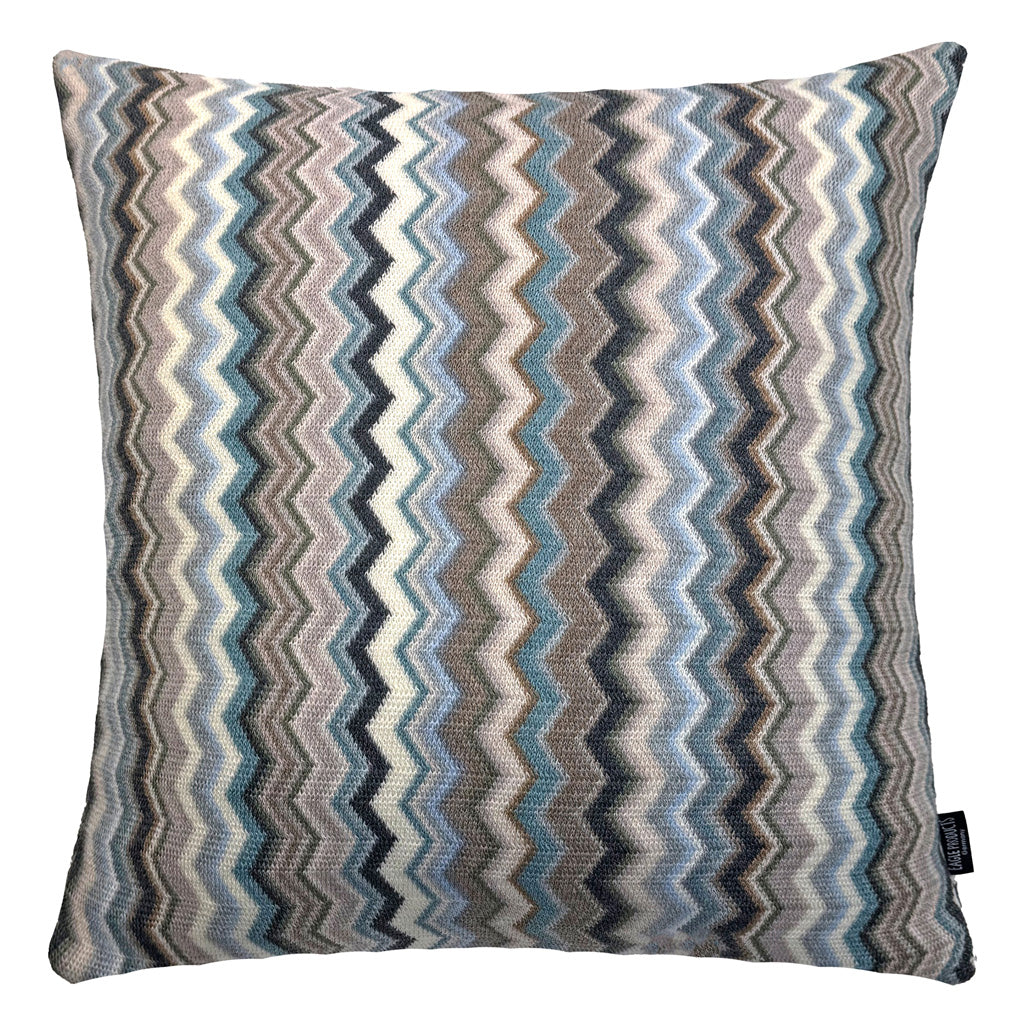 Quadratischer Kissenbezug Firenze von Eagle Products aus 100 % Merinowolle, Größe L, im Zickzack Muster in den Farben Dunkelnatural | Graugrün | Rohweiß | Hellblau
