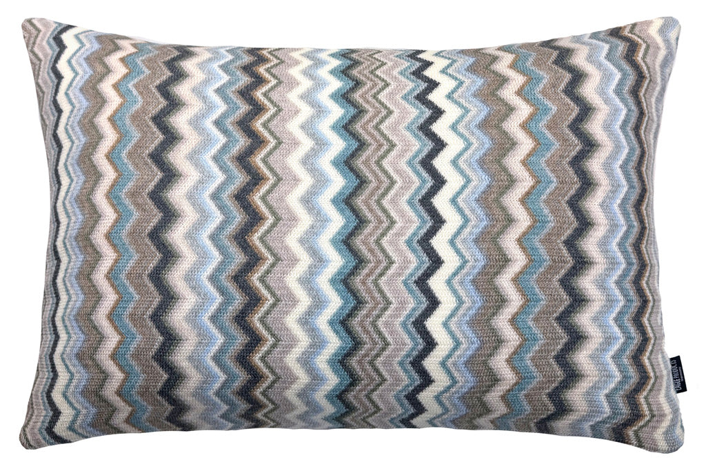 Rechteckiger Kissenbezug Firenze von Eagle Products aus 100 % Merinowolle, Größe M, im Zickzack Muster in den Farben Dunkelnatural | Graugrün | Rohweiß | Hellblau