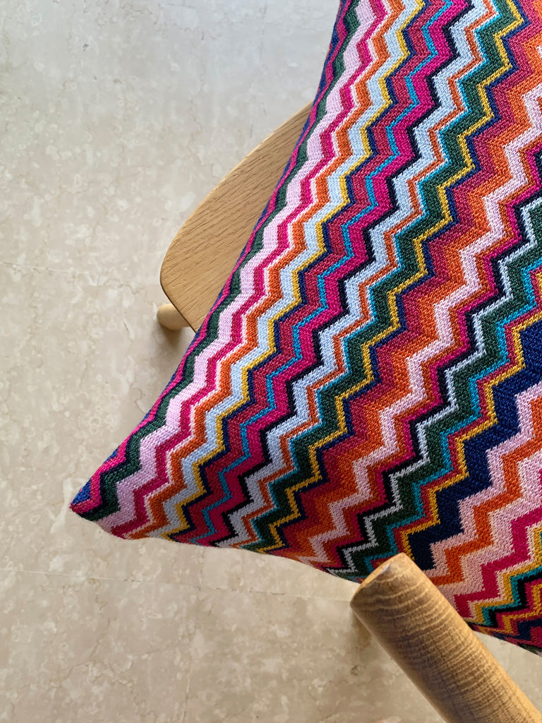 Kissenbezug Firenze von Eagle Products aus 100 % Merinowolle im Zickzack Muster in den Farben Fuchsia | Puder | Türkis | Gold