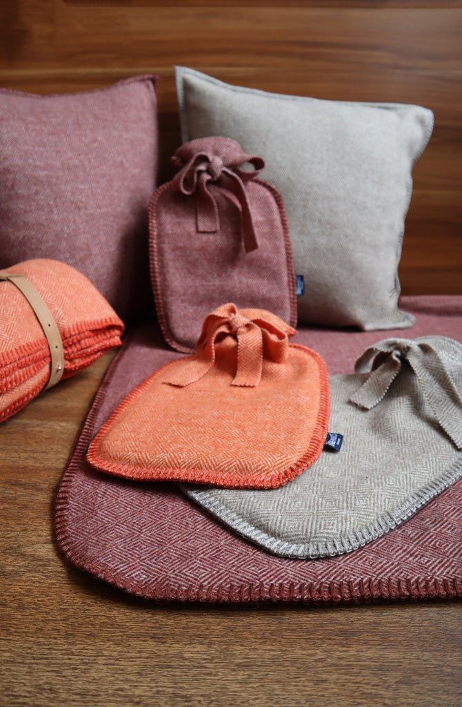 Wärmflasche und Kissen Aberdeen von Eagle Products mit Bezug aus Merinowolle