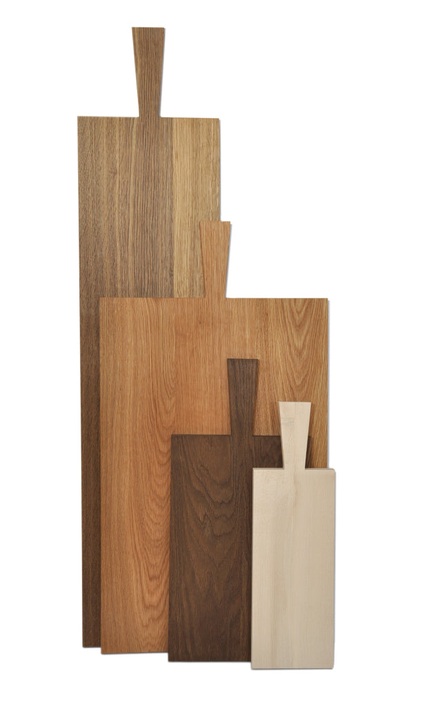 Holzbrett mit Griff aus Eiche zum Servieren von Käse und Brot – Raumgestalt