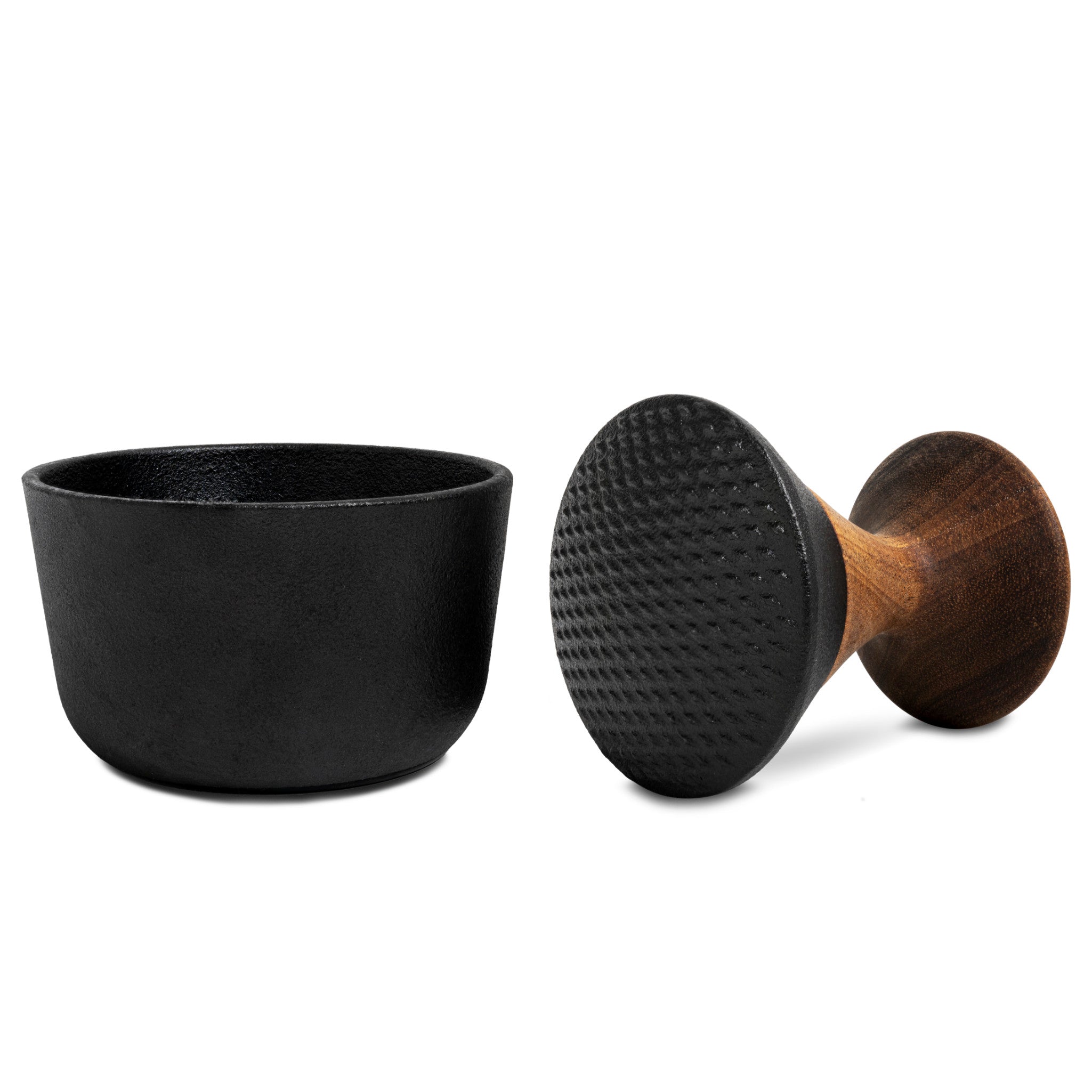 Kiruna Gewürzmörser von Crushgrind aus Gusseisen mit Akazienholz-Stößel