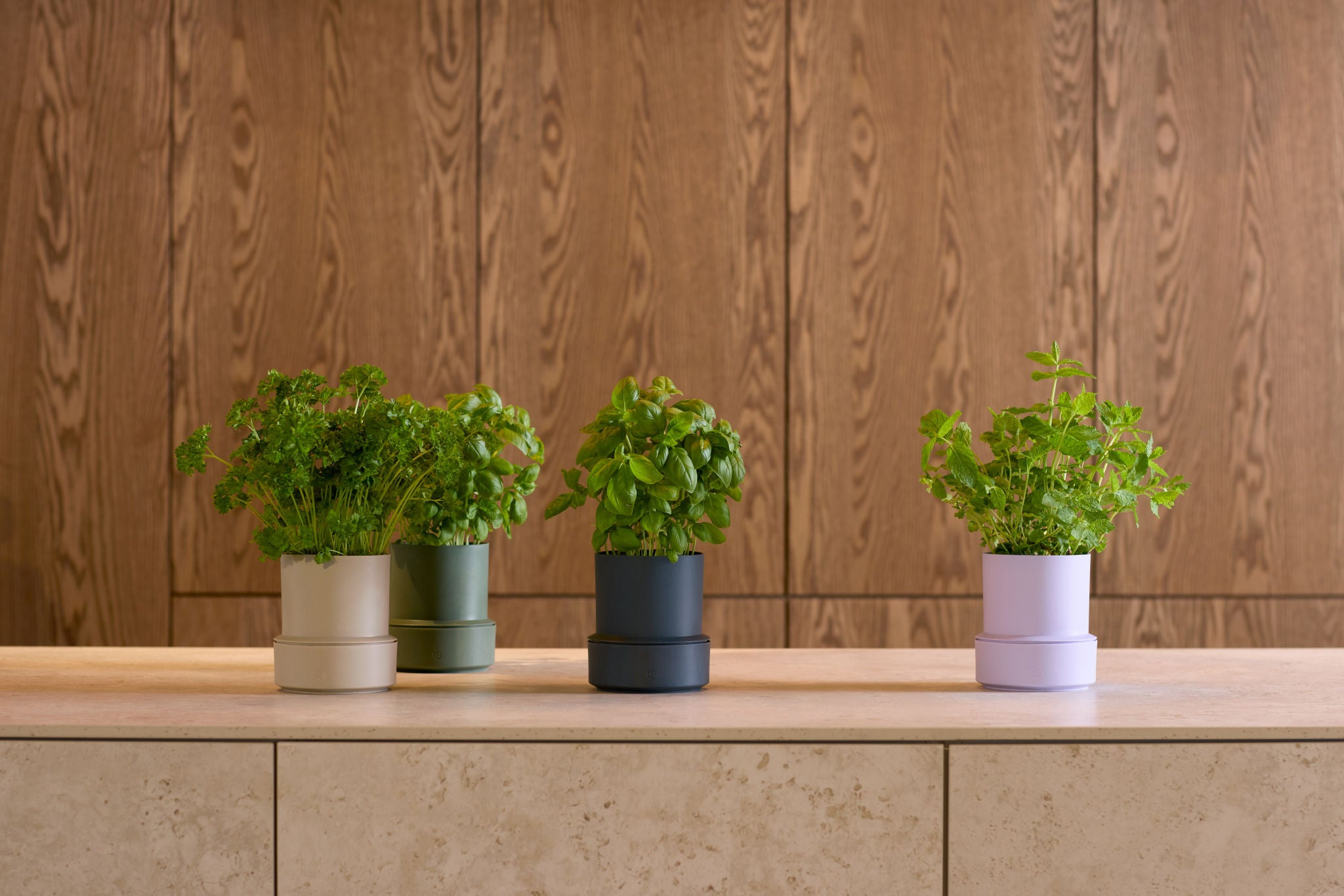 Billund selbstbewässernde Kräutertöpfe von Crushgrind aus recyceltem Polypropylen in verschiedenen Farben