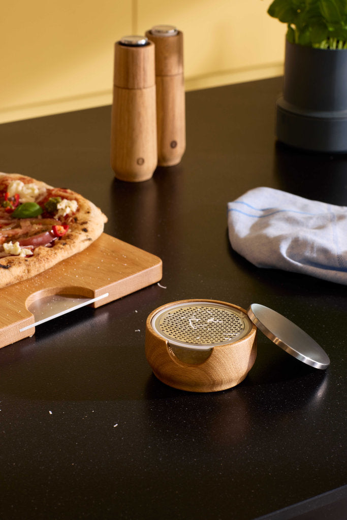 Tischreibe Champagne von Crushgrind für Parmesan aus Eiche und Metall