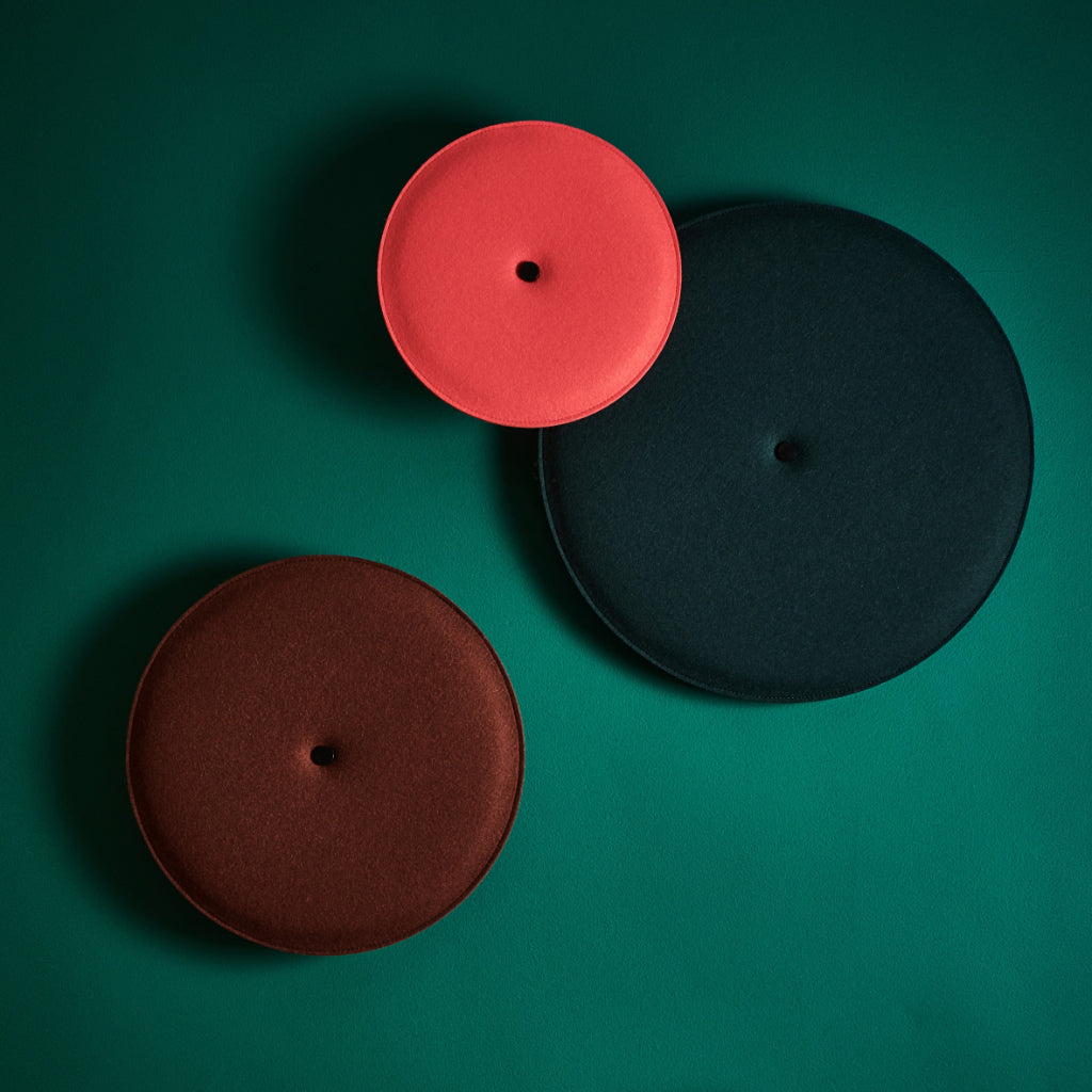 Hey-Sign Akustik Wandelement Spot aus Filz in drei verschiedenen Größen und unterschiedlichen Farben