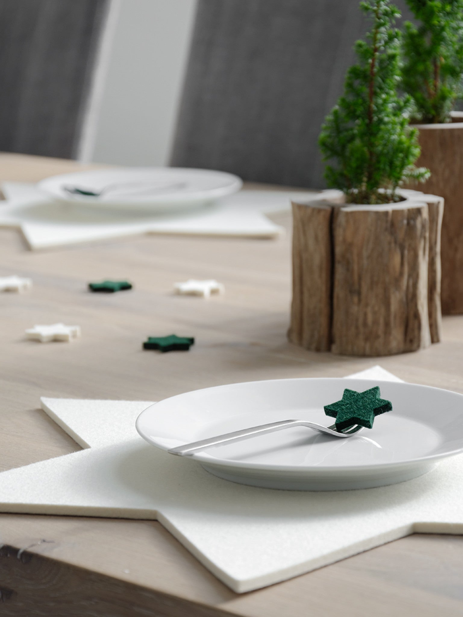 Hey-Sign weihnachtlicher Untersetzer aus Wollfilz in Sternform in der Farbe Wollweiss