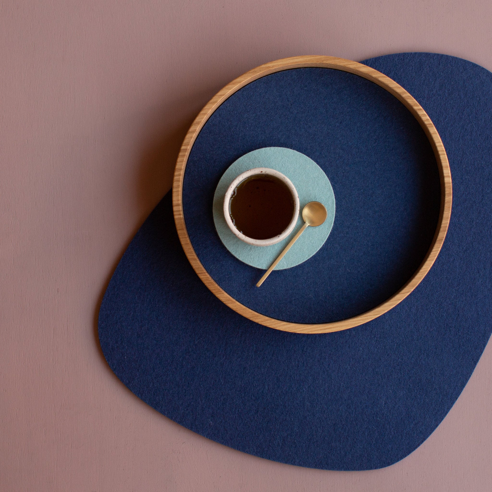 Hey-Sign Filzset Stone in Blau mit Tablett