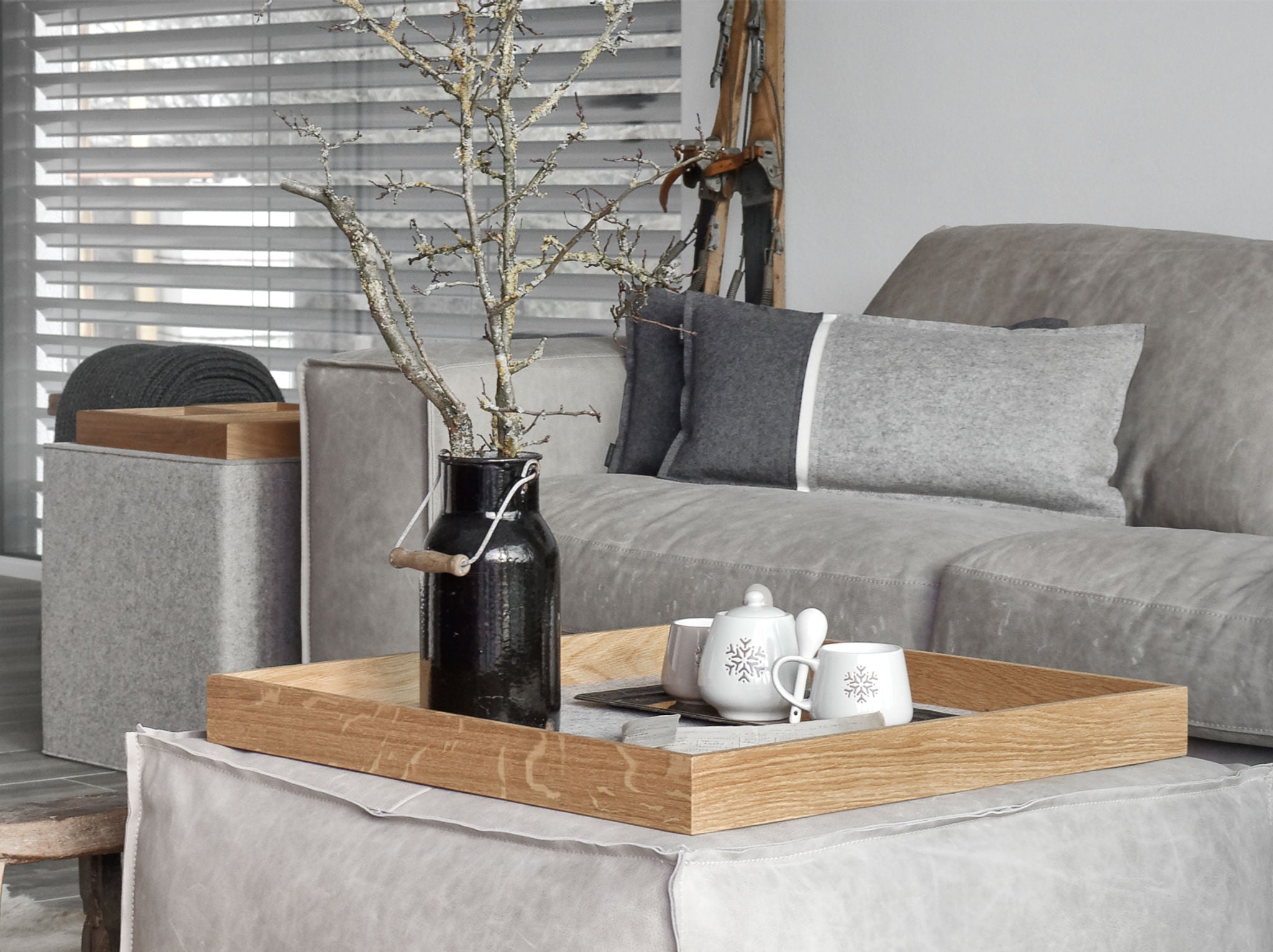 Hey-Sign quadratisches Tablett Tray aus Eiche mit Einlage aus Wollfilz