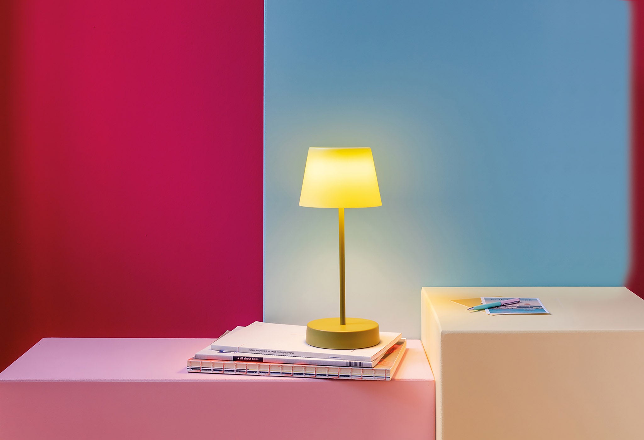 kabellose Tischleuchte Oscar in Gelb von Remember, erhätlich in drei verschiedenen Farben