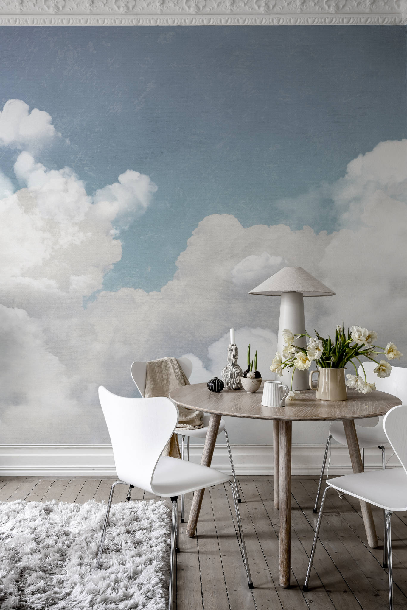 Rebel Walls Tapete Cuddle Clouds im Esszimmer