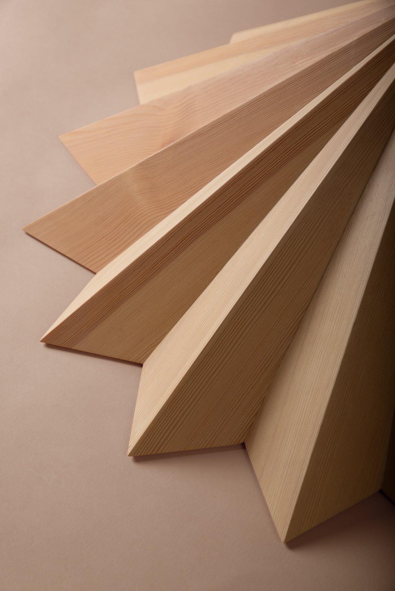 Schneid Studio handgefertigte Pendelleuchte Stratus aus Holz