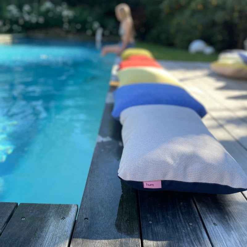 Hum Outdoor Kissen in verschiedenen Farben