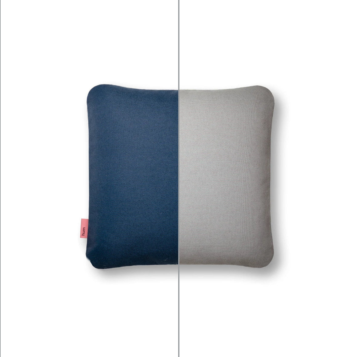Zweifarbiges quadratisches Hum Outdoor Kissen Größe L in den Farben Marine und Kreide