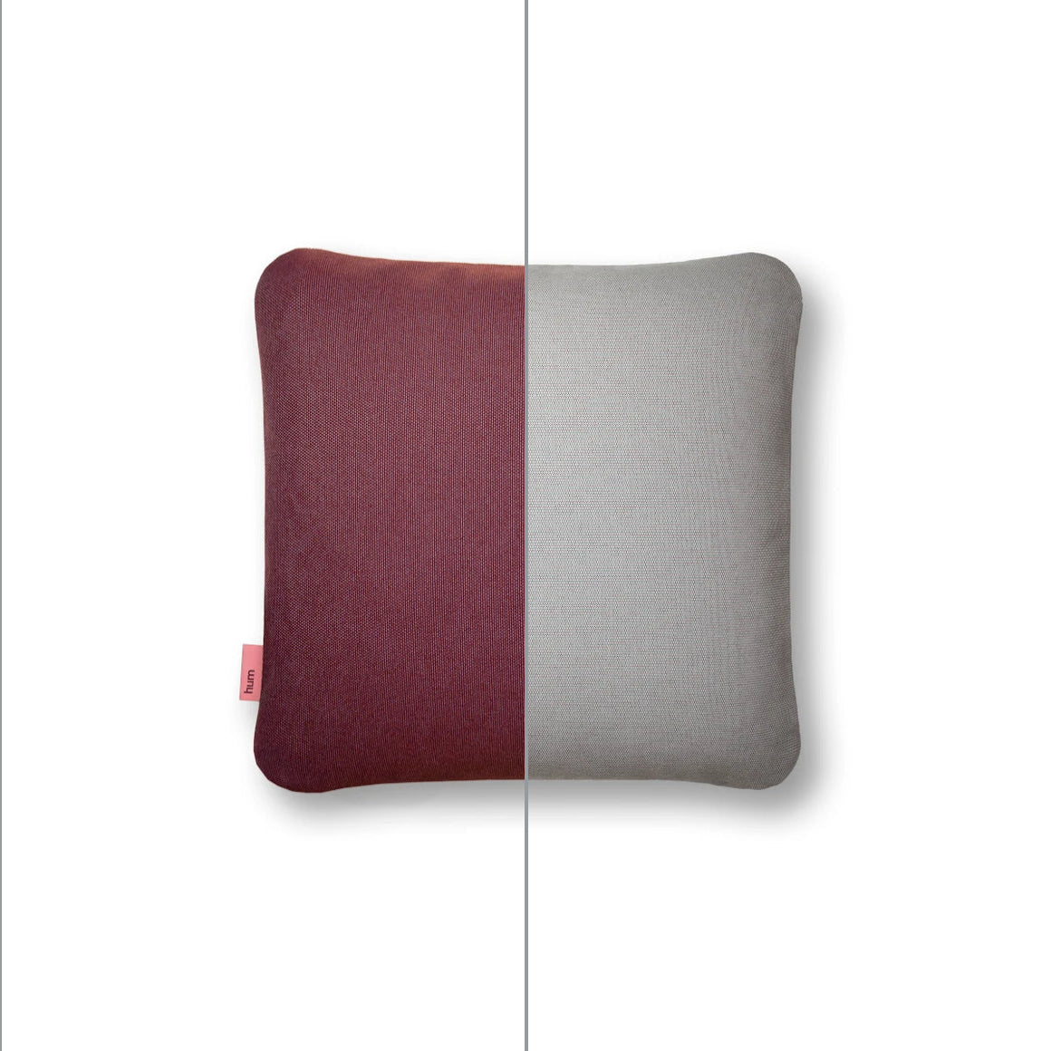 Zweifarbiges quadratisches Hum Outdoor Kissen Größe L in den Farben Merlot und Kreide