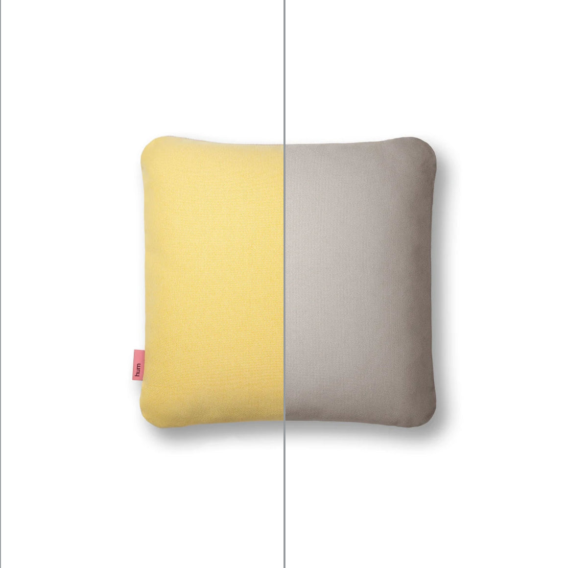 Zweifarbiges quadratisches Hum Outdoor Kissen Größe L in den Farben Sonne und Sand