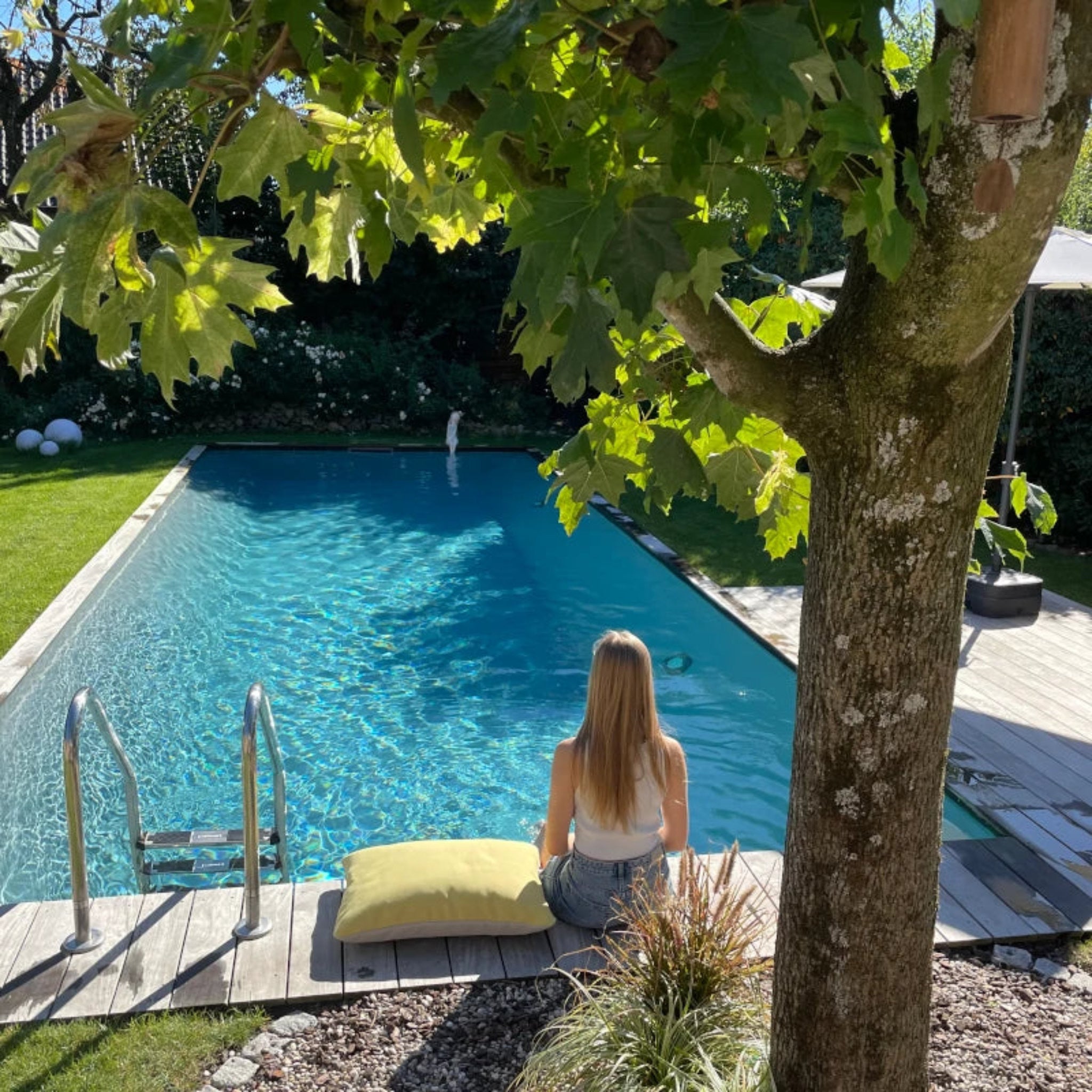 Hum Outdoorkissen L, 50 x 70 cm, in den Farben Sonne und Sand am Pool