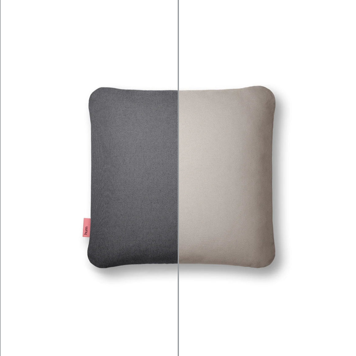 Zweifarbiges quadratisches Hum Outdoor Kissen Größe L in den Farben Stahl und Sand