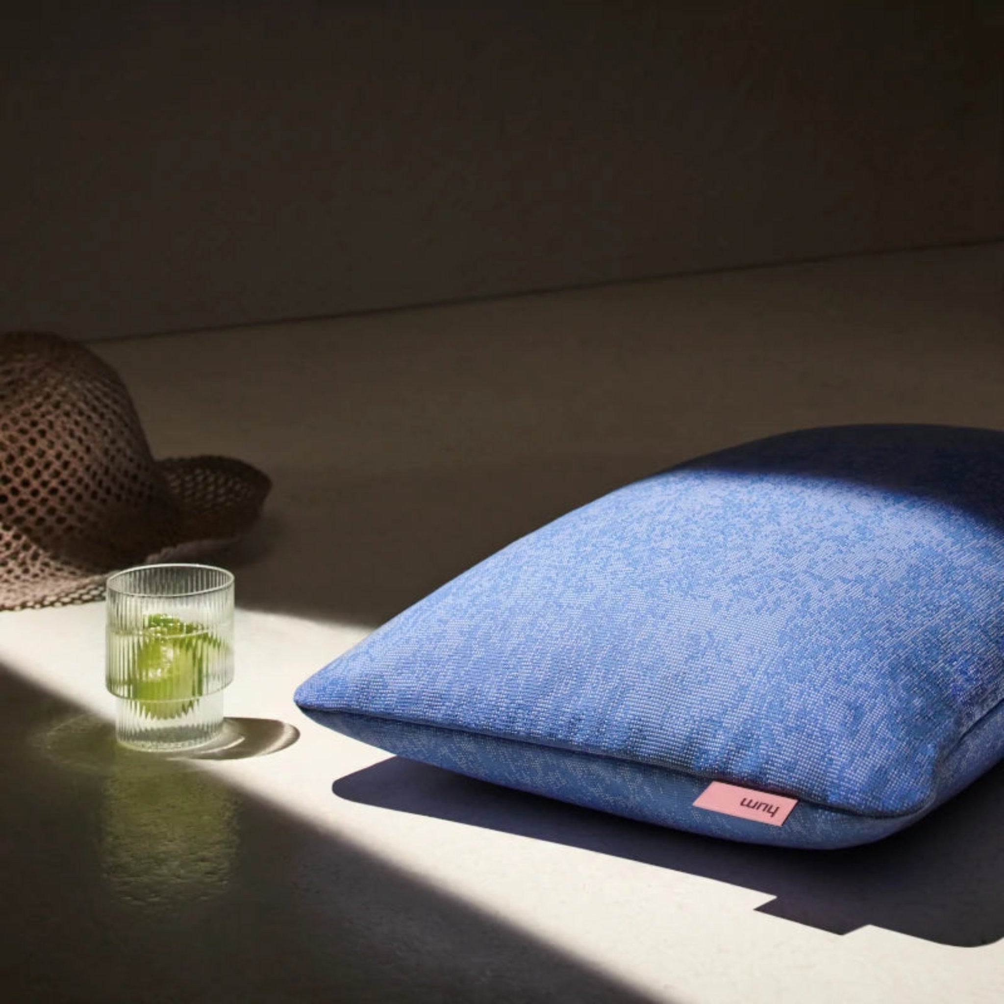 Hum Outdoorkissen Größe S 30 x 50 cm in der Farbe Kornblume