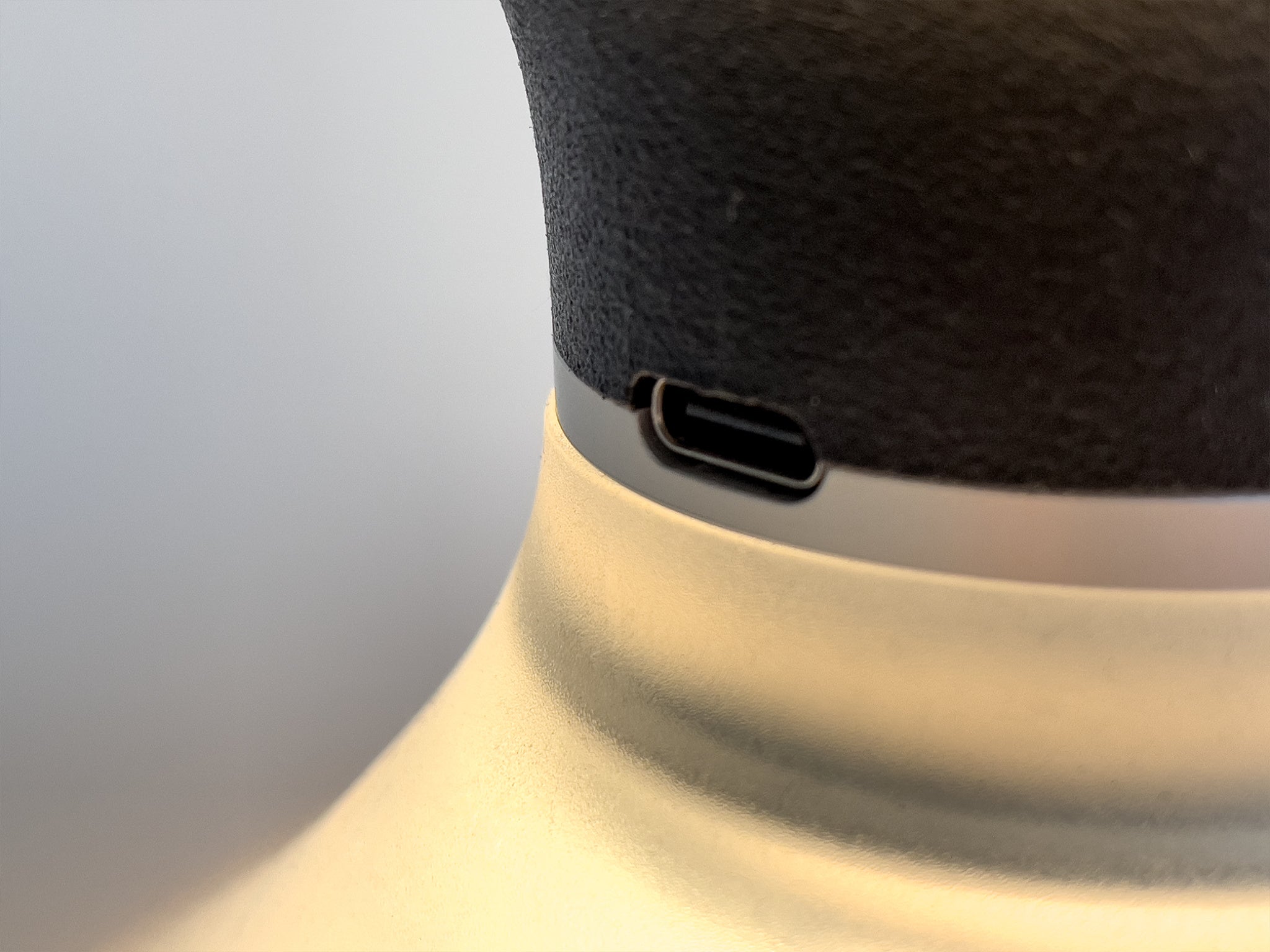 Akkuleuchte Neozoon mit Saugnapf Ladeanschluss