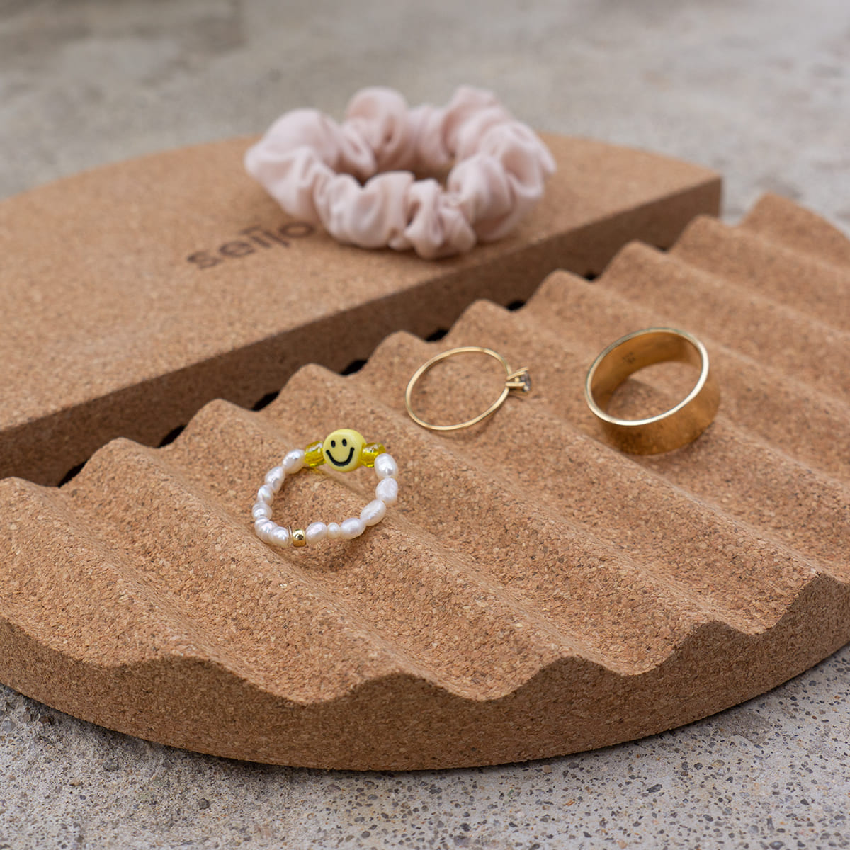 Zweiteilige Ablage aus Kork von Seijo Design