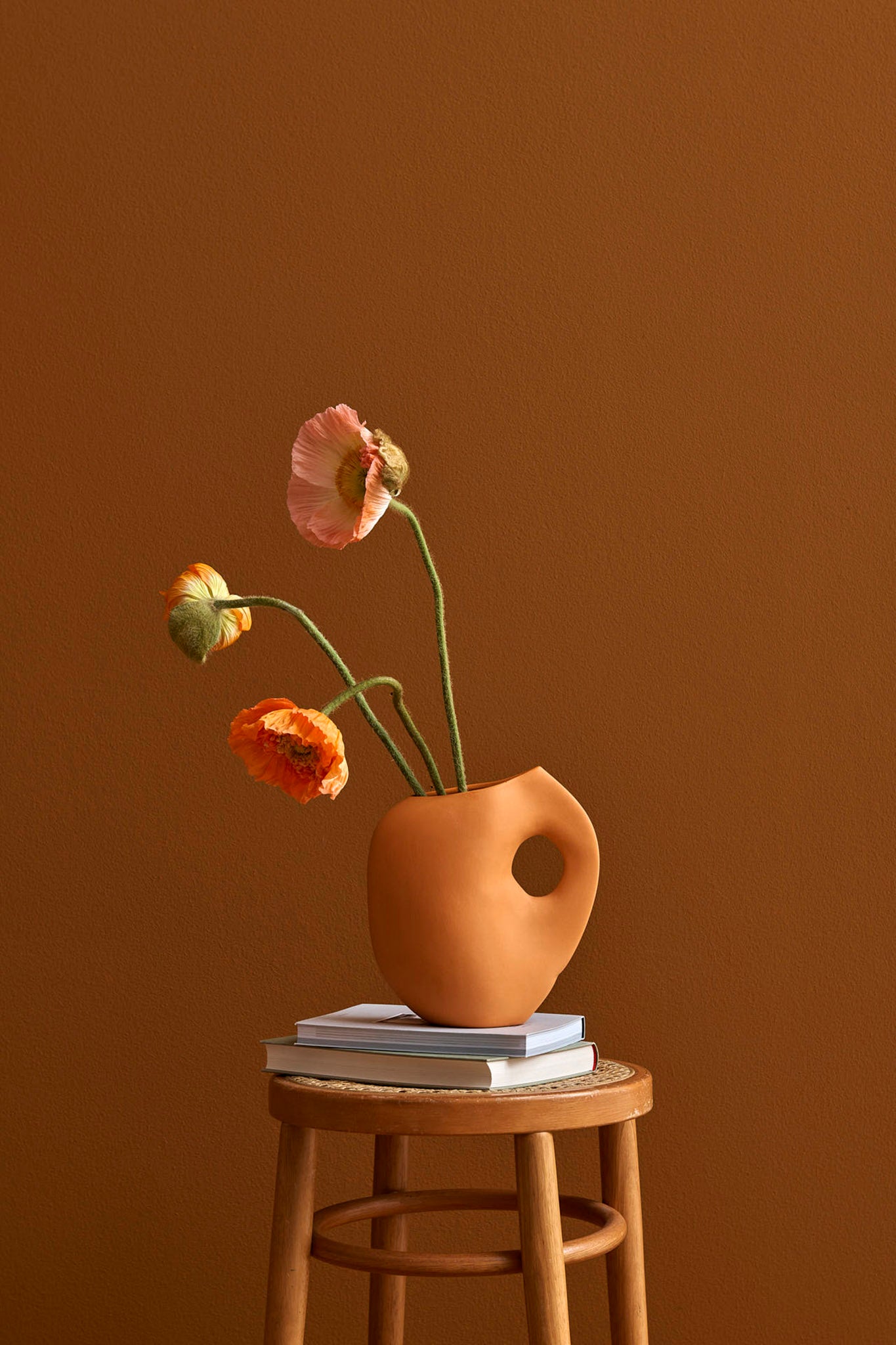 Vase Aura I von Schneid Studio, Keramik in der Farbe Apricot