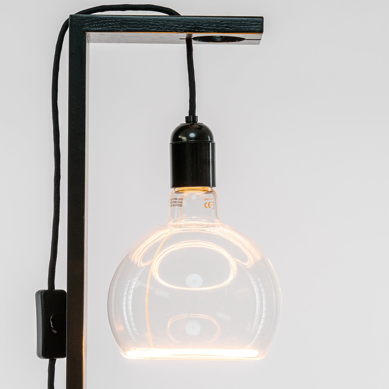 Leuchte F mit Glühbirne Floating von Raumgestalt