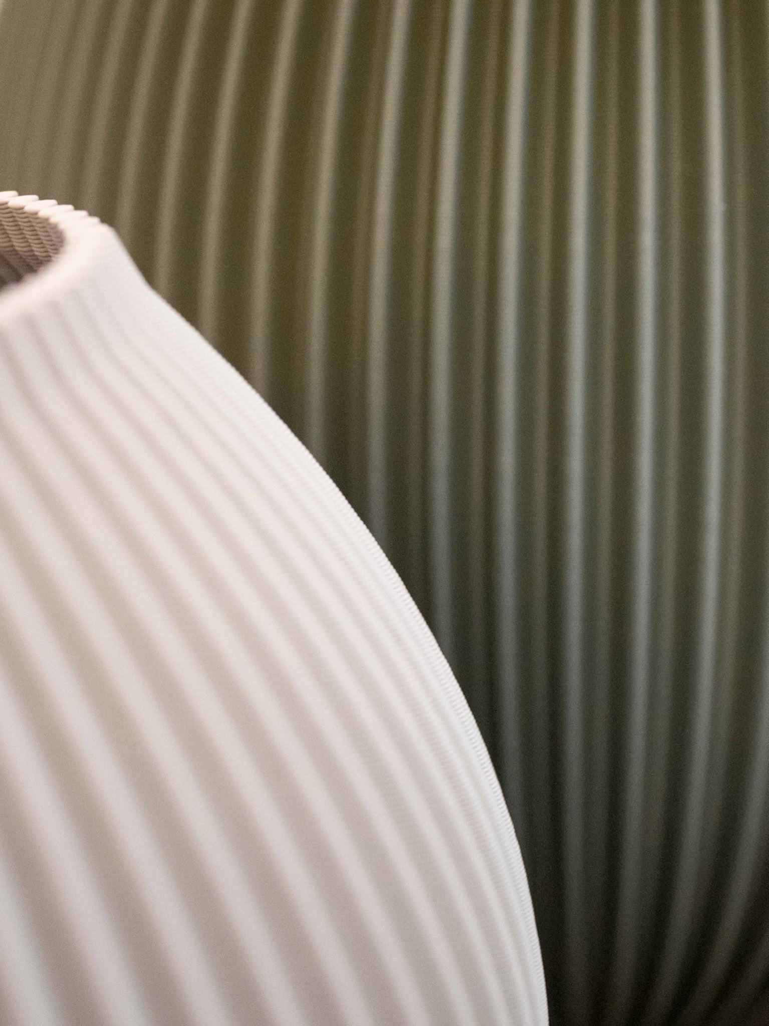 3D Druck Kunststoff Vase Poke von Recozy, Riffel-Optik mit Glaseinsatz