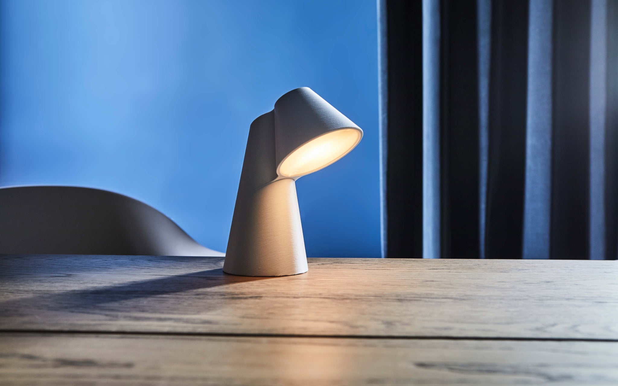 LED Tischleuchte Monk von Recozy, Kunststoff im 3D Druckverfahren, Farbe: Grau
