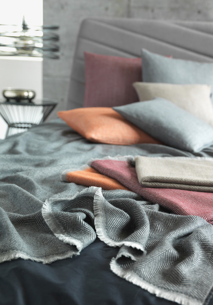 Colorado Plaid von Eagle Products aus 100 % Merino-Schurwolle mit Fischgratmuster und Fransen, Made in Germany 