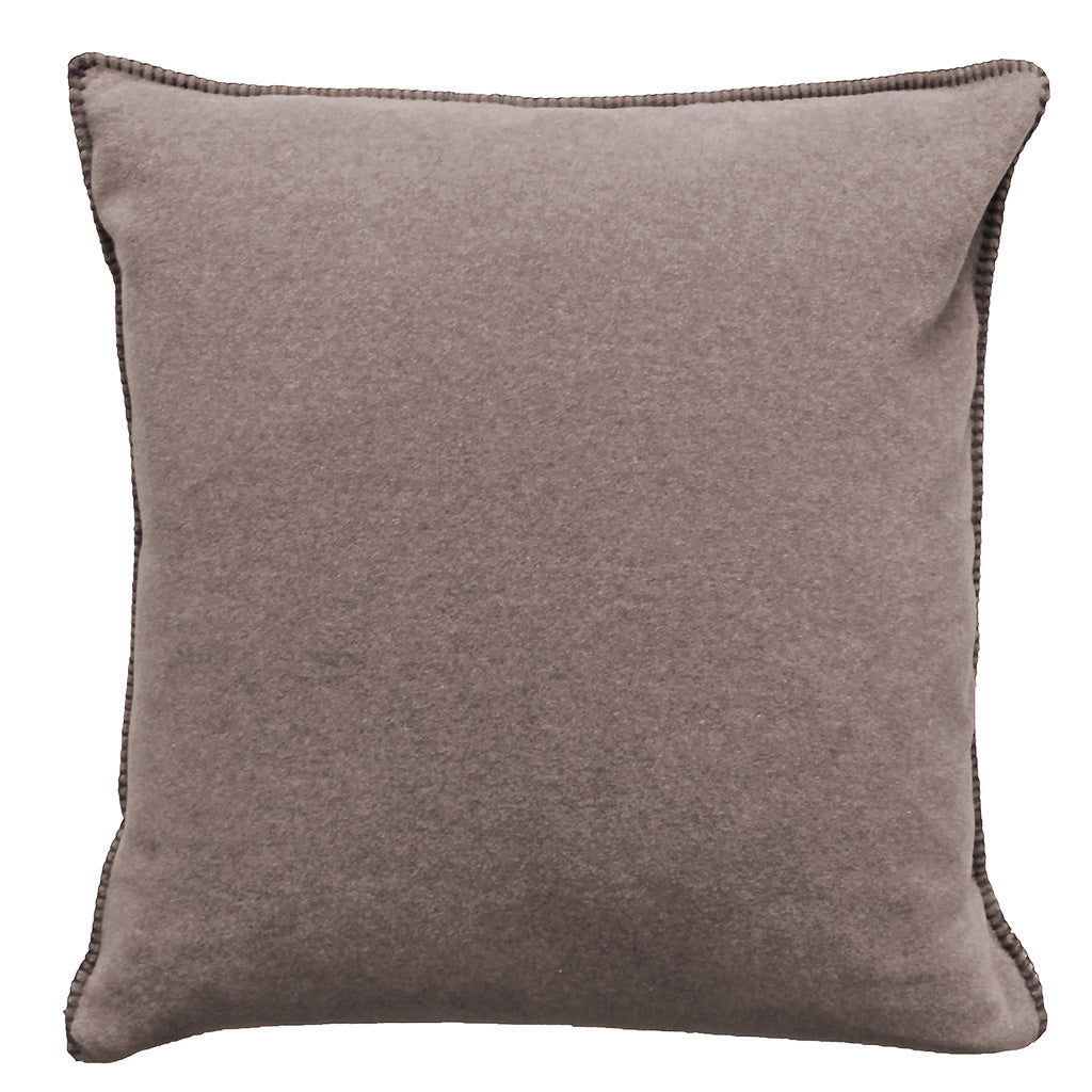 Fleece Kissen Tony quadratisch von Eagle Plaids in der Farbe Nutria