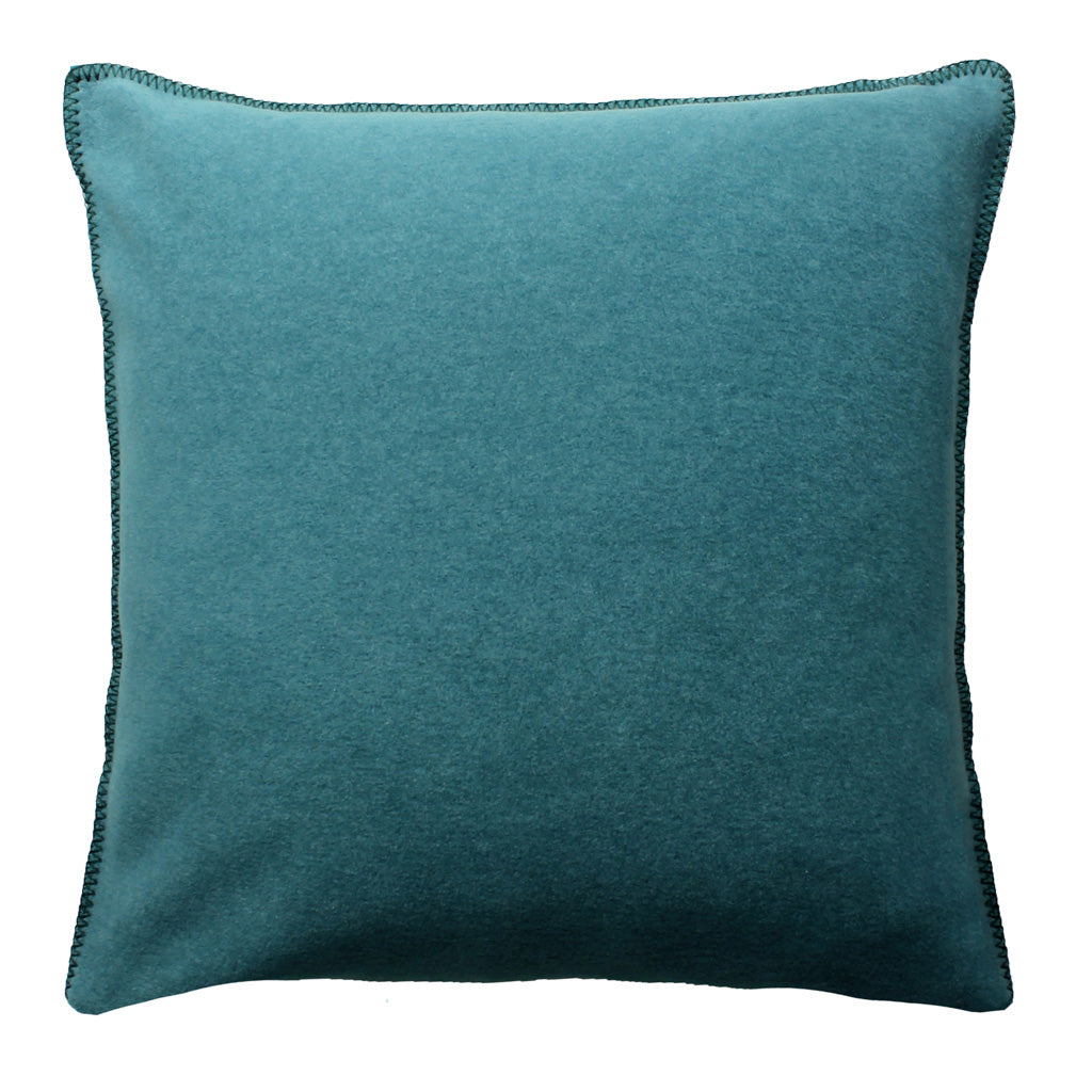 Fleece Kissen Tony quadratisch von Eagle Plaids in der Farbe Petrol