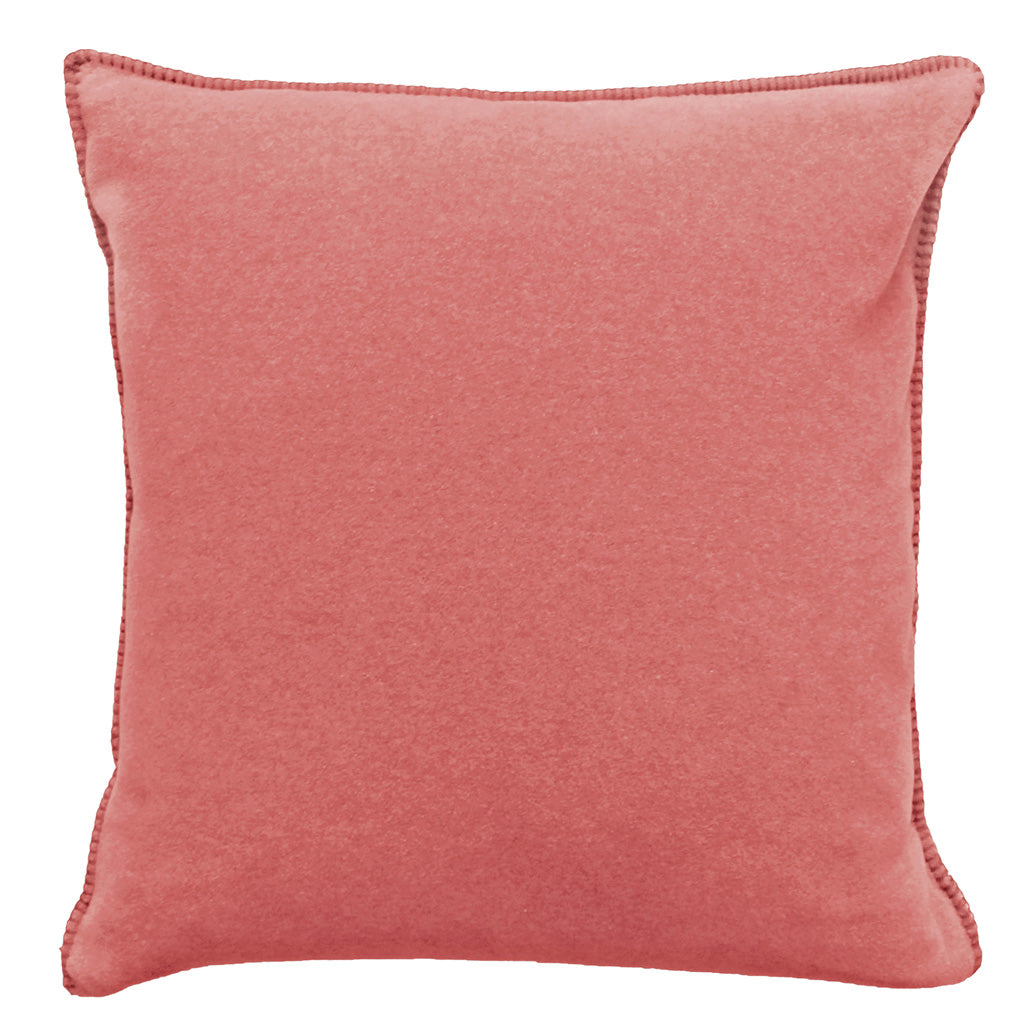 Fleece Kissen Tony quadratisch von Eagle Plaids in der Farbe Peach